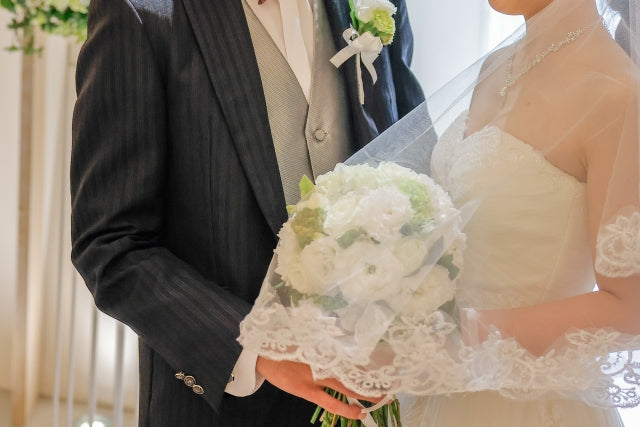 結婚式の衣装代の相場はどれぐらい？枚数や手配方法・注意点まで徹底解説 – THE KIMONO SHOP