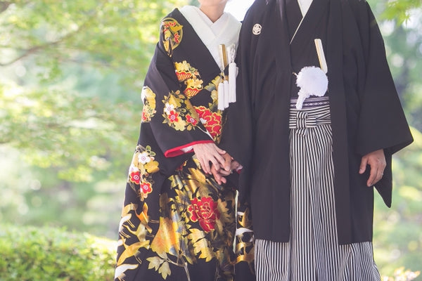 黒い色打掛や柄の意味を解説！髪型やおしゃれに着こなす3つのポイントとは – THE KIMONO SHOP