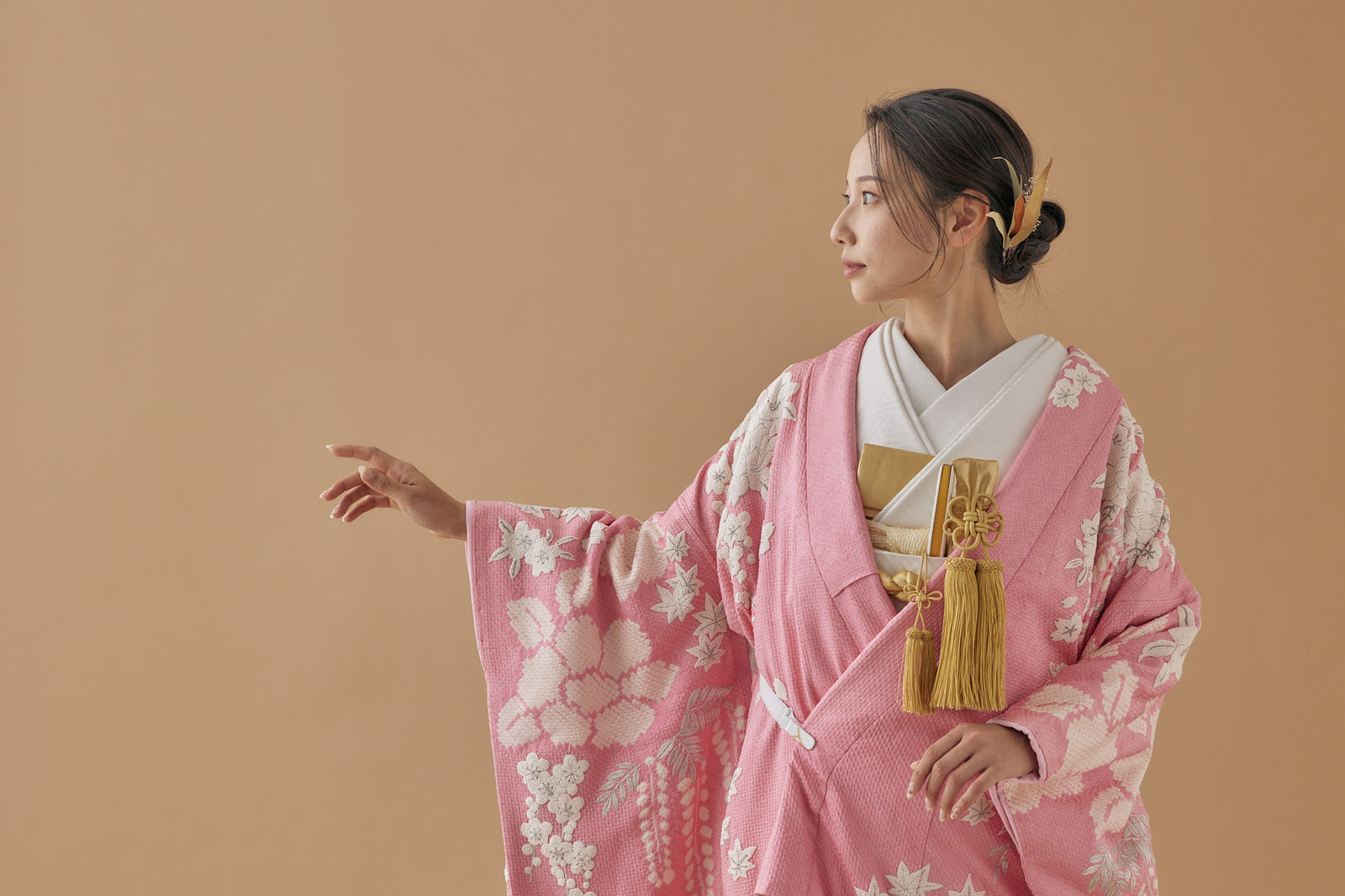 牡丹椿に藤桜｜白無垢・色打掛レンタルなら結婚式着物専門の【THE SHOP-ザ・キモノショップ】 – THE KIMONO SHOP